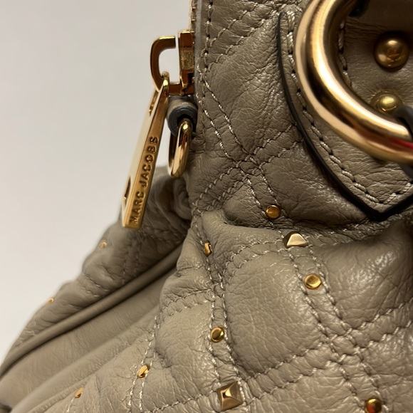 Marc Jacobs gray quilted leather bag with gold studs - Picture 3 of 11